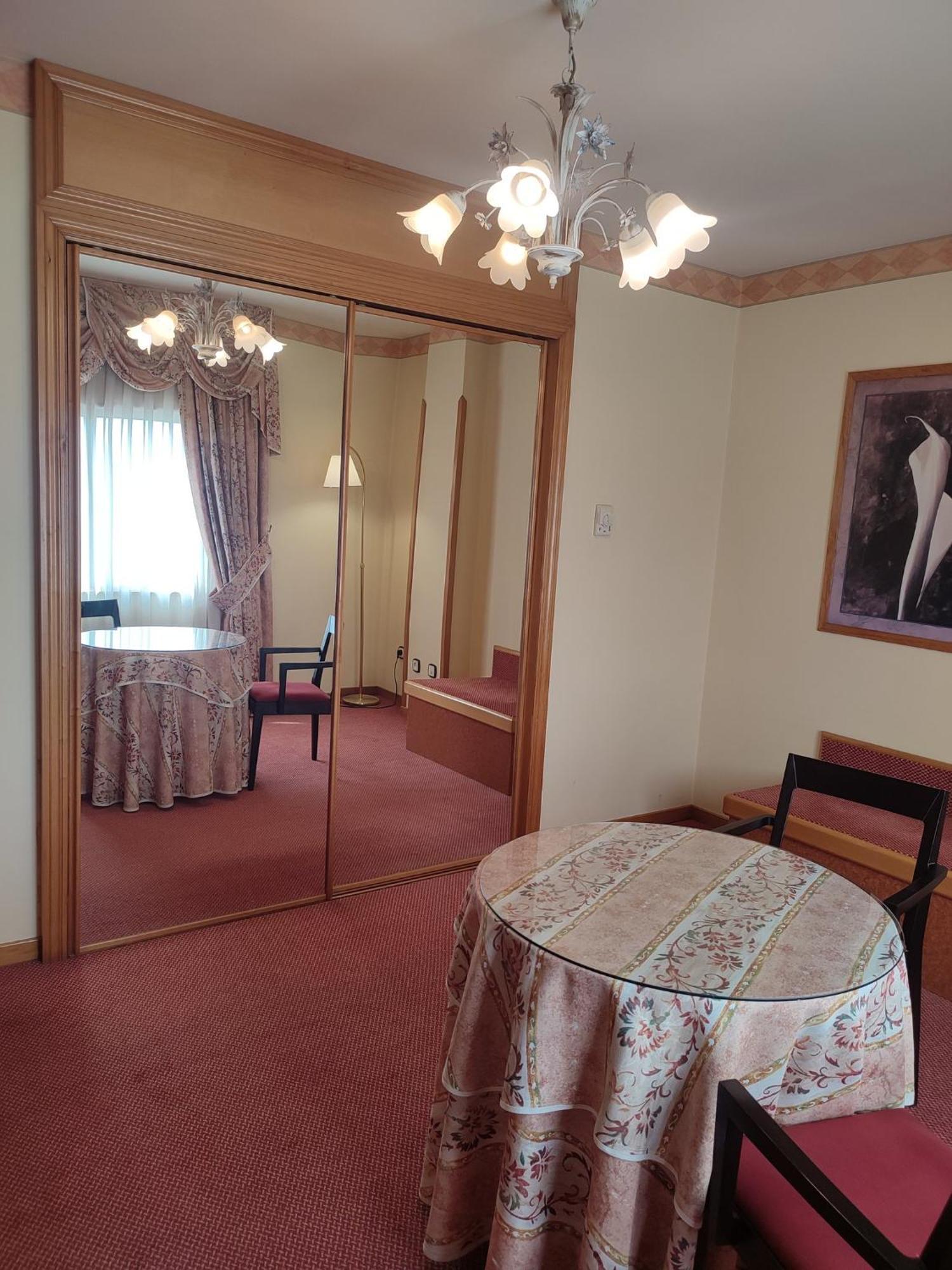 Hotel Sercotel Cuatro Postes Avila Exterior photo