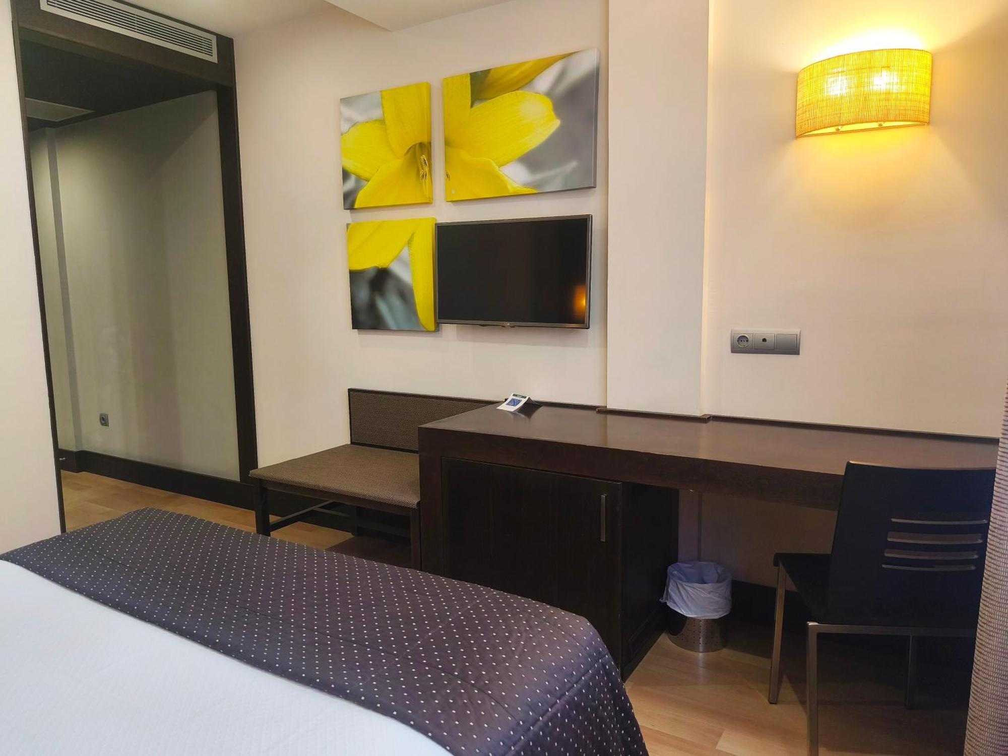 Hotel Sercotel Cuatro Postes Avila Exterior photo